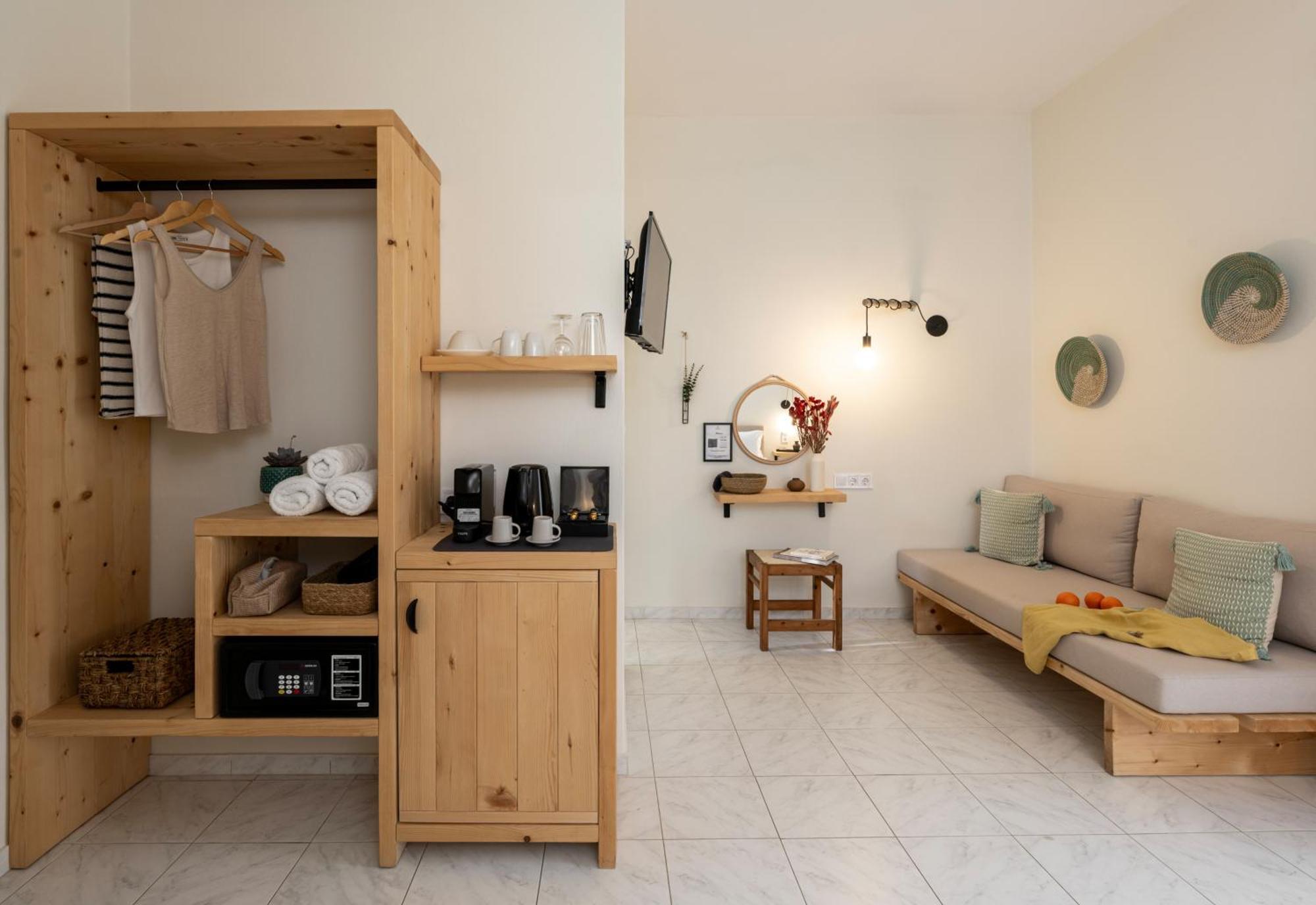 Capella Skiathos, Town Bagian luar foto